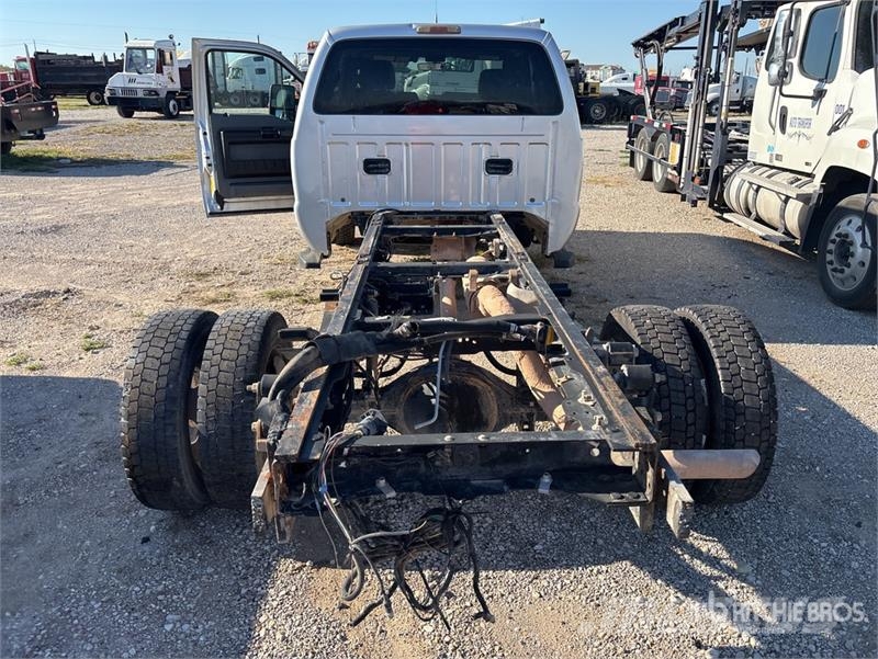 Ford F-550 4x4 Cab and Chassis (Inoperable) Cabines