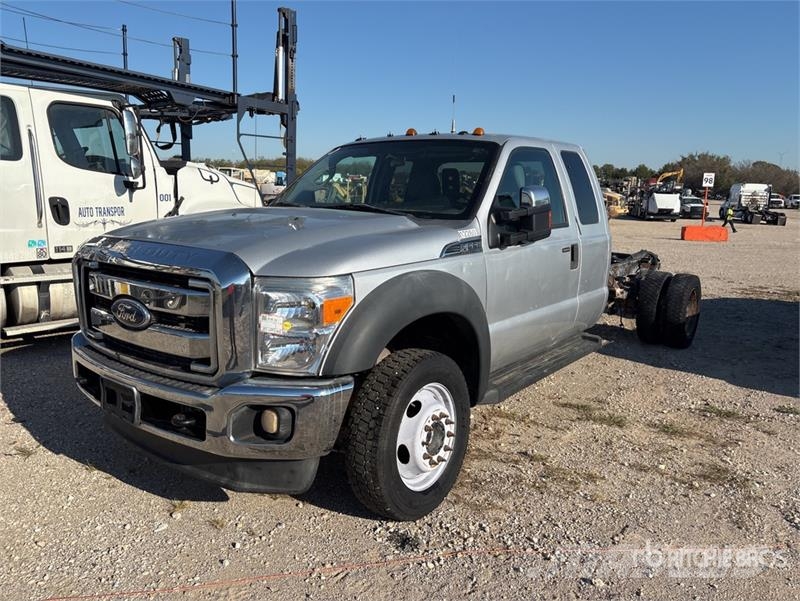 Ford F-550 4x4 Cab and Chassis (Inoperable) Cabines