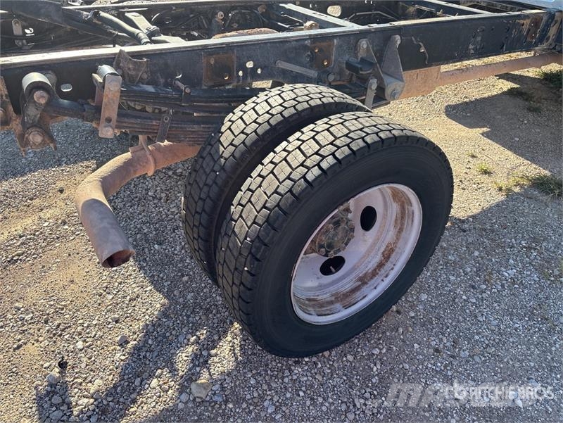Ford F-550 4x4 Cab and Chassis (Inoperable) Cabines