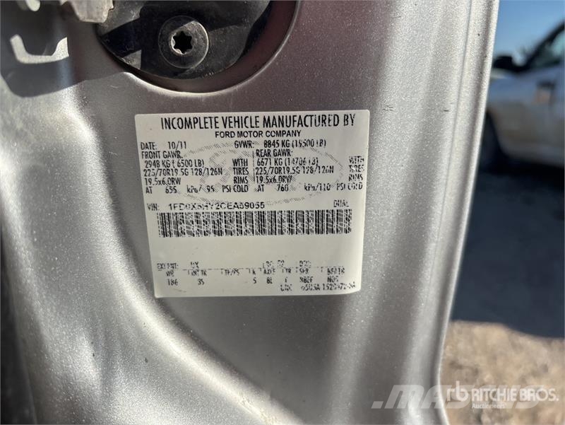 Ford F-550 4x4 Cab and Chassis (Inoperable) Cabines
