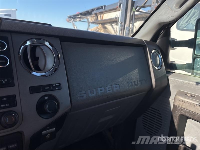 Ford F-550 4x4 Cab and Chassis (Inoperable) Cabines