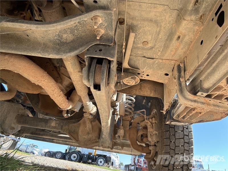 Ford F-550 4x4 Cab and Chassis (Inoperable) Cabines
