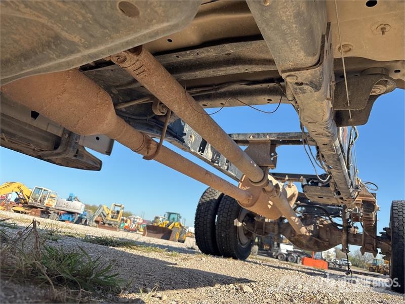 Ford F-550 4x4 Cab and Chassis (Inoperable) Cabines