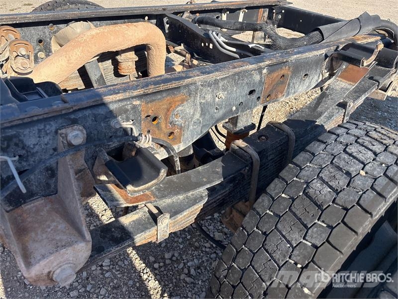 Ford F-550 4x4 Cab and Chassis (Inoperable) Cabines