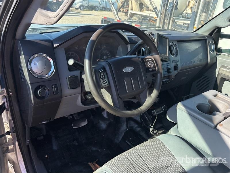 Ford F-550 4x4 Cab and Chassis (Inoperable) Cabines