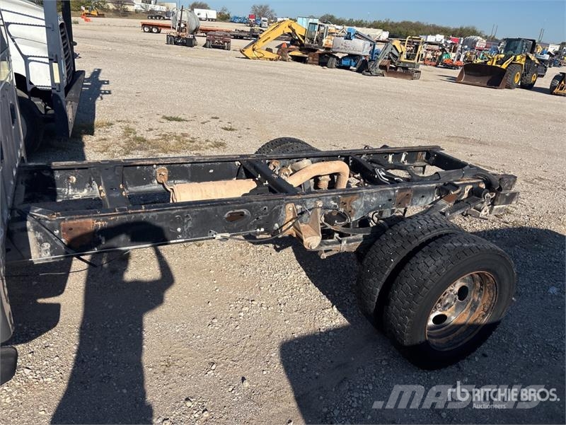 Ford F-550 4x4 Cab and Chassis (Inoperable) Cabines
