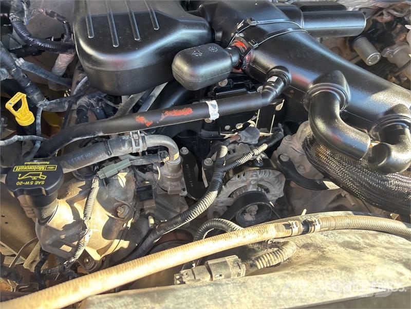 Ford F-550 4x4 Cab and Chassis (Inoperable) Cabines