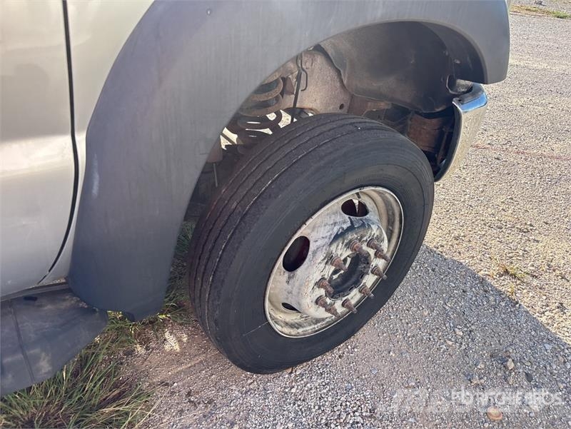 Ford F-550 4x4 Cab and Chassis (Inoperable) Cabines