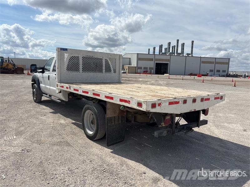 Ford F-550 4x4 Crew Cab Flatbed Truck شاحنات مسطحة/مفصلية الجوانب