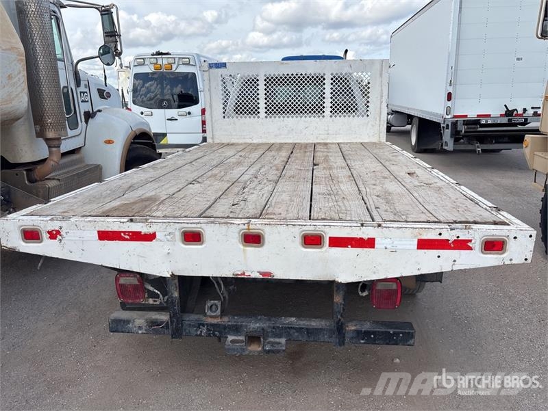 Ford F-550 4x4 Crew Cab Flatbed Truck شاحنات مسطحة/مفصلية الجوانب