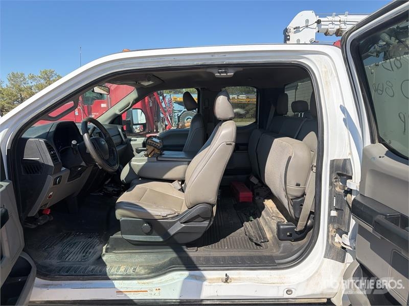 Ford F-550 4x4 Extended Cab Service Truck 시립/다목적 차량