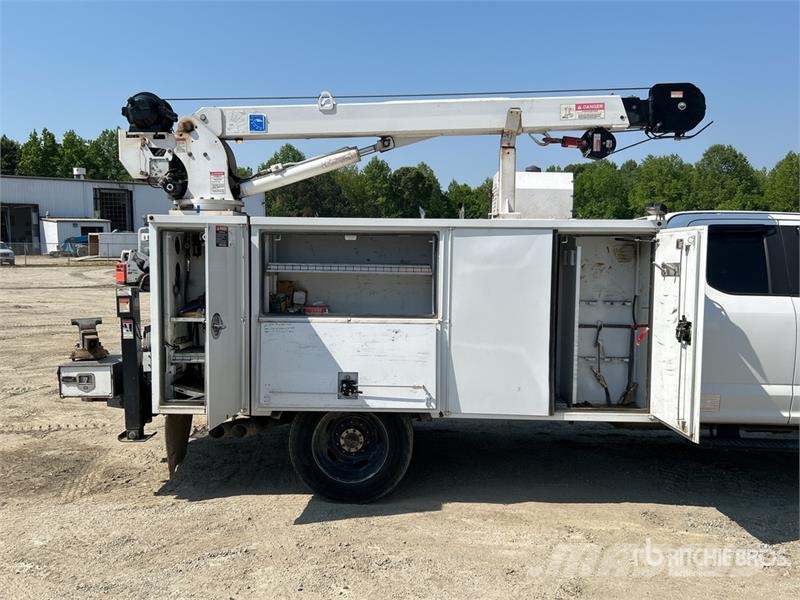 Ford F-550 4x4 Extended Cab Service Truck Komunálne / Multi-úžitkové vozidlá