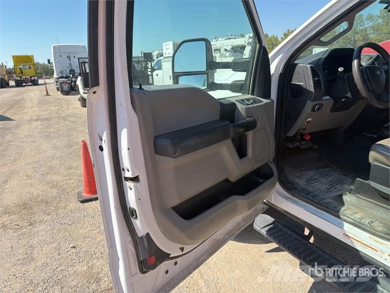 Ford F-550 4x4 Extended Cab Service Truck 시립/다목적 차량