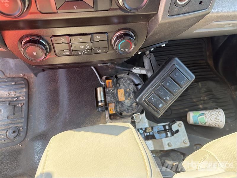 Ford F-550 4x4 Extended Cab Service Truck 시립/다목적 차량