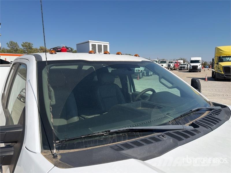 Ford F-550 4x4 Extended Cab Service Truck 시립/다목적 차량