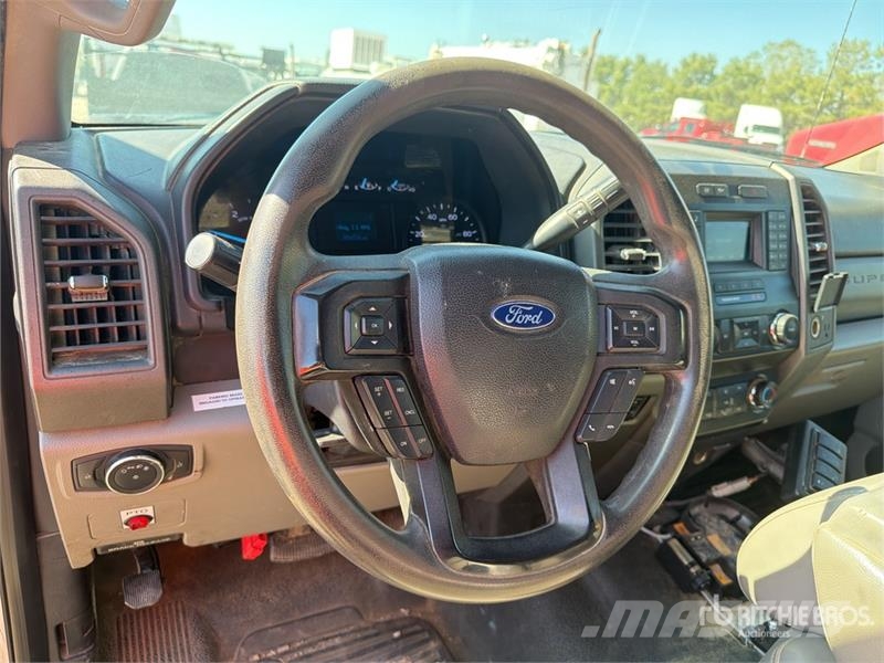 Ford F-550 4x4 Extended Cab Service Truck 시립/다목적 차량