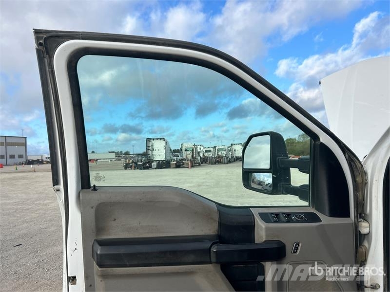 Ford F-550 4x4 Extended Cab Service Truck 시립/다목적 차량