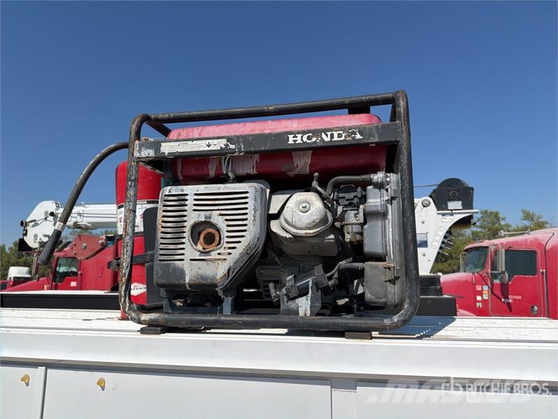 Ford F-550 4x4 Extended Cab Service Truck 시립/다목적 차량