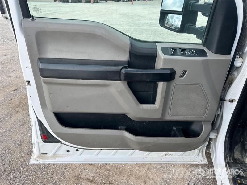 Ford F-550 4x4 Extended Cab Service Truck Vehículos municipales multiusos