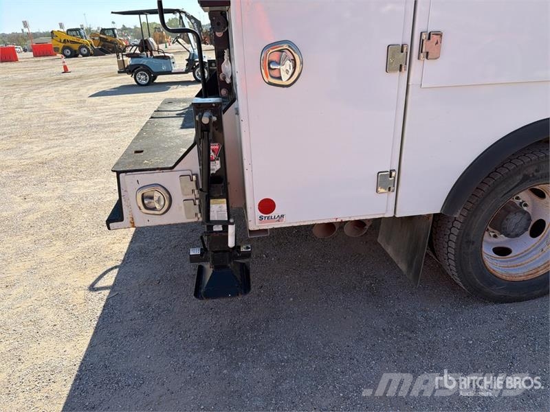 Ford F-550 4x4 Extended Cab Service Truck 시립/다목적 차량