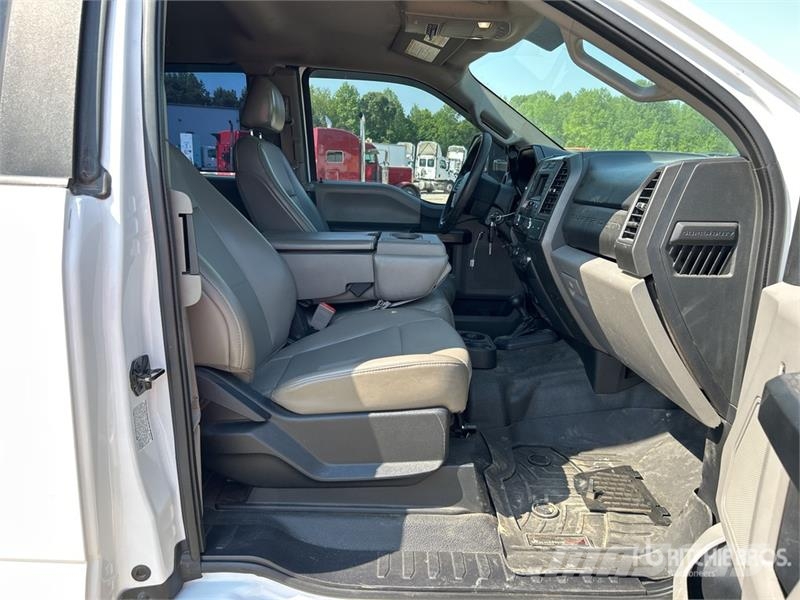 Ford F-550 4x4 Extended Cab Service Truck Komunálne / Multi-úžitkové vozidlá