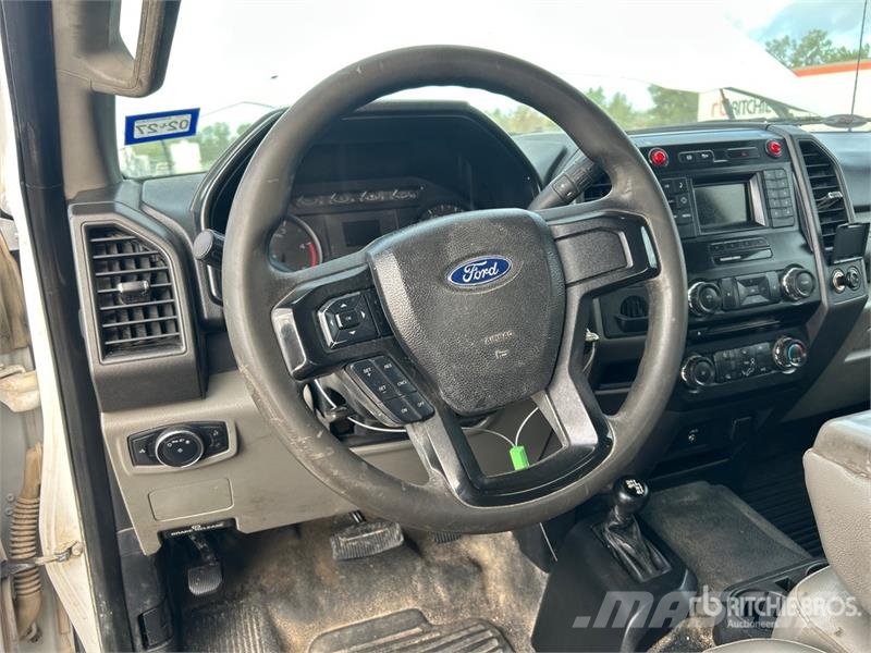 Ford F-550 4x4 Extended Cab Service Truck 시립/다목적 차량