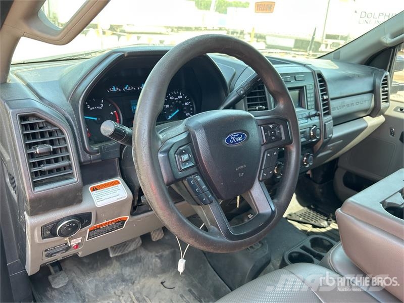 Ford F-550 4x4 Extended Cab Service Truck Komunálne / Multi-úžitkové vozidlá