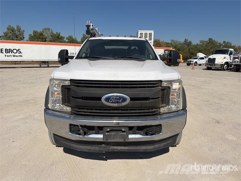 Ford F-550 4x4 Extended Cab Service Truck 시립/다목적 차량
