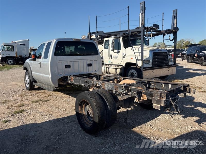 Ford F-550 4x4 Extended Cab Cab and Chassis (Inoperable 驾驶室与内部