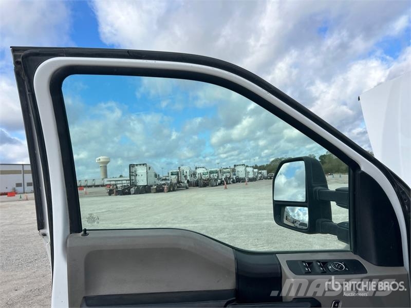 Ford F-550 4x4 Extended Cab Service Truck Vehículos municipales multiusos
