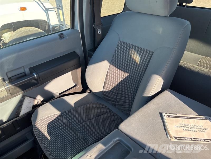 Ford F-550 4x4 Extended Cab Cab and Chassis (Inoperable 驾驶室与内部