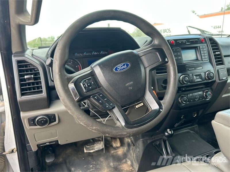 Ford F-550 4x4 Extended Cab Service Truck Vehículos municipales multiusos