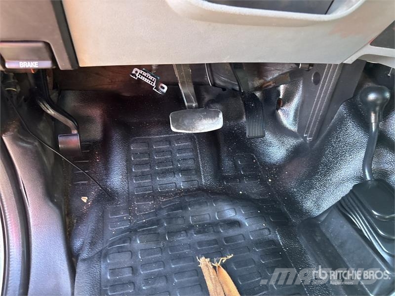 Ford F-550 4x4 Extended Cab Cab and Chassis (Inoperable 驾驶室与内部