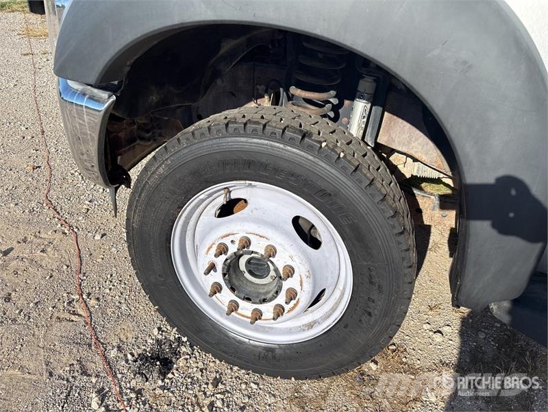 Ford F-550 4x4 Extended Cab Cab and Chassis (Inoperable 驾驶室与内部