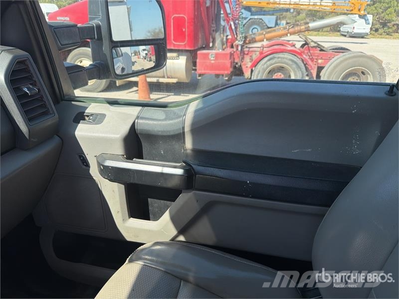 Ford F-550 4x4 Extended Cab Service Truck 시립/다목적 차량