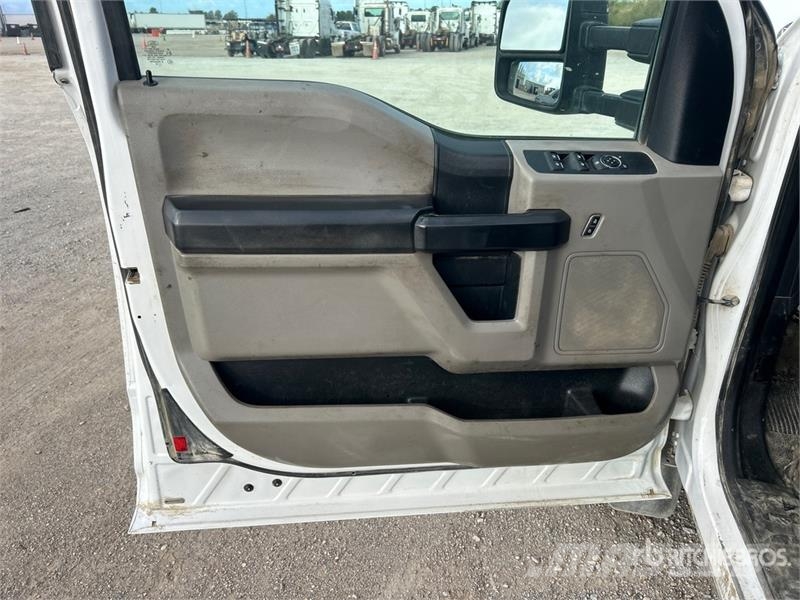 Ford F-550 4x4 Extended Cab Service Truck 시립/다목적 차량