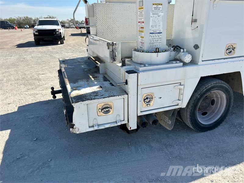 Ford F-550 4x4 Extended Cab Service Truck Vehículos municipales multiusos
