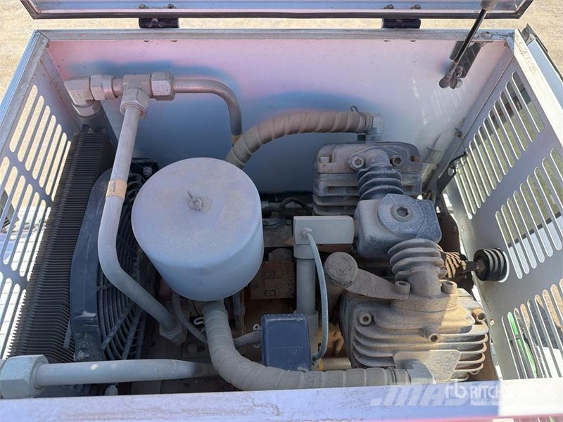 Ford F-550 4x4 Extended Cab Service Truck 시립/다목적 차량