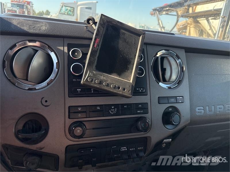 Ford F-550 4x4 Extended Cab Cab and Chassis (Inoperable 驾驶室与内部