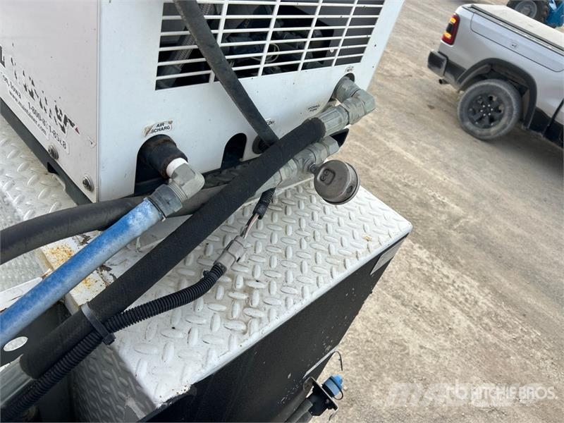Ford F-550 4x4 Extended Cab Service Truck 시립/다목적 차량