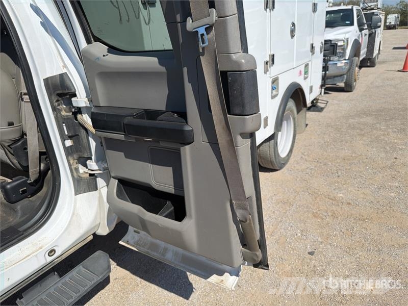 Ford F-550 4x4 Extended Cab Service Truck 시립/다목적 차량