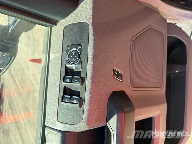 Ford F-550 4x4 Extended Cab Service Truck 시립/다목적 차량