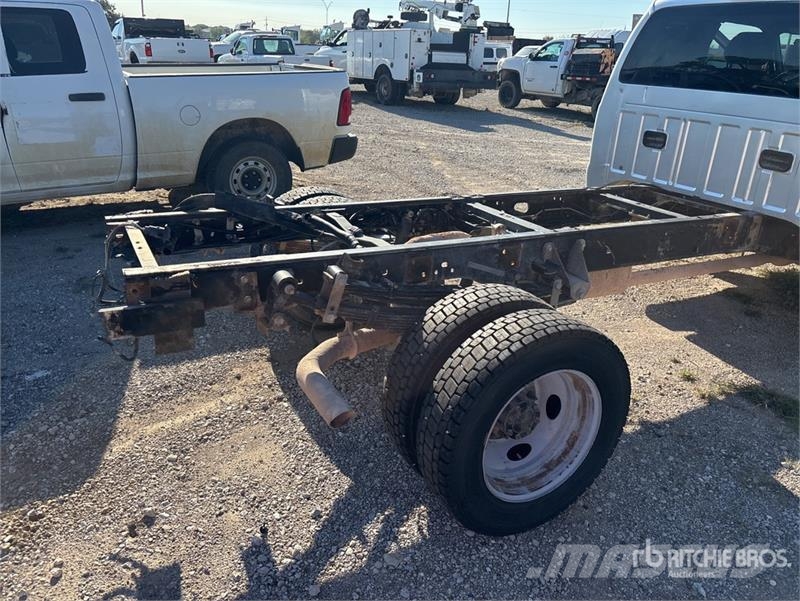 Ford F-550 4x4 Extended Cab Cab and Chassis (Inoperable 驾驶室与内部