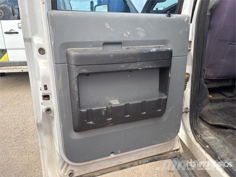 Ford F-550 4x4 Flatbed Truck Flatbed / Dropside trucks