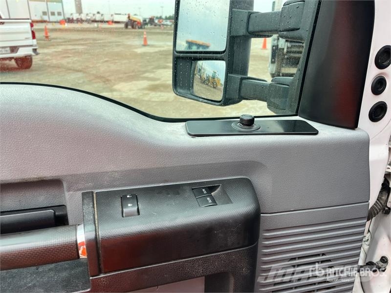 Ford F-550 4x4 Lube Truck Camiones cisternas
