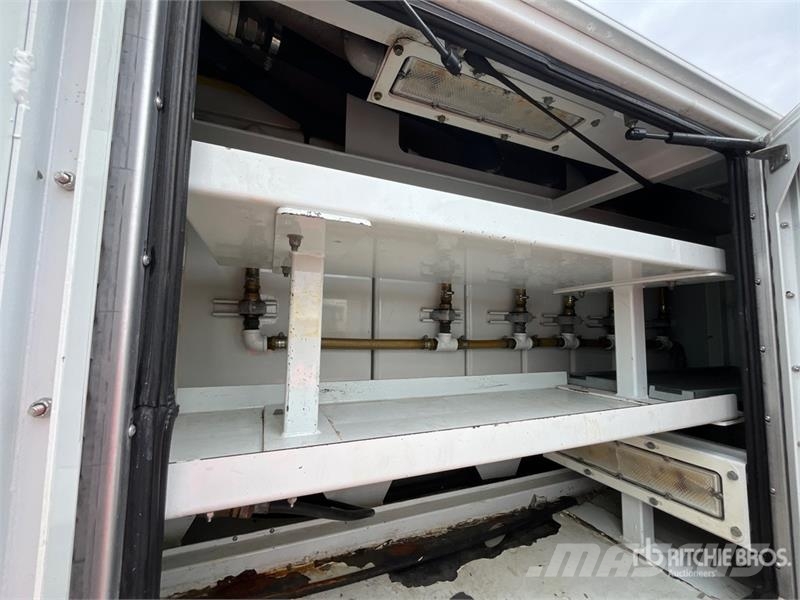 Ford F-550 4x4 Lube Truck Camiones cisternas
