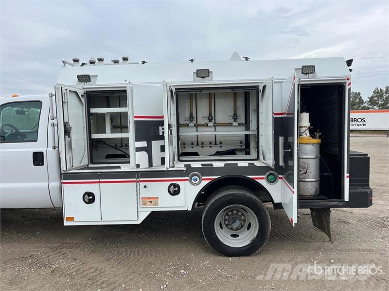 Ford F-550 4x4 Lube Truck Camiones cisternas