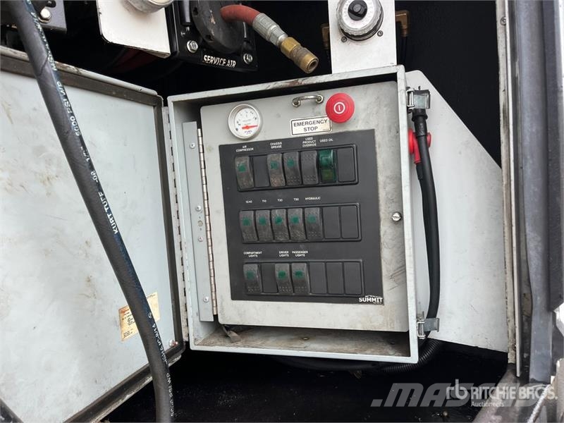 Ford F-550 4x4 Lube Truck Camiones cisternas