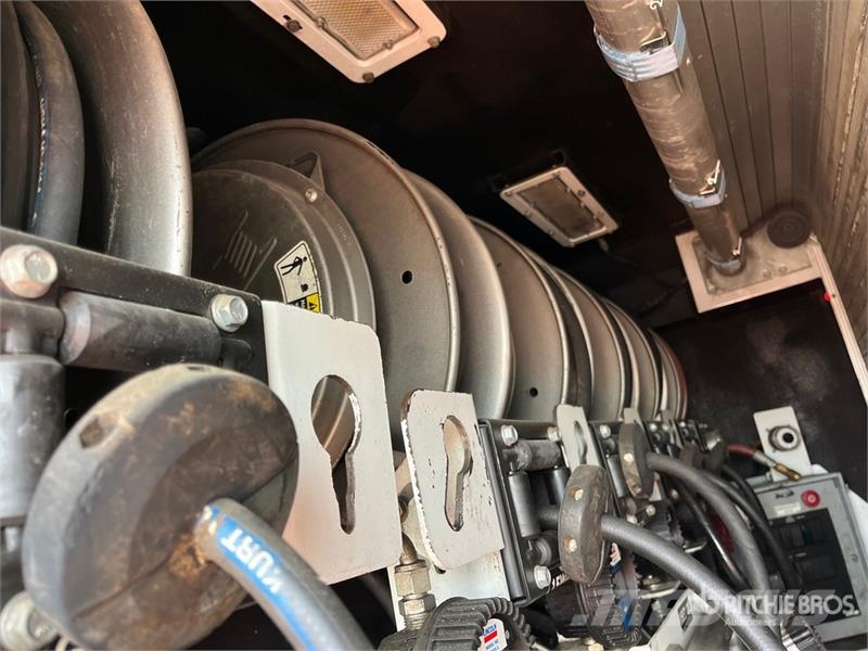 Ford F-550 4x4 Lube Truck Camiones cisternas