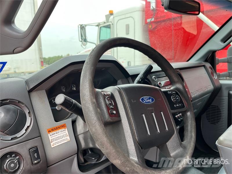 Ford F-550 4x4 Lube Truck Camiones cisternas